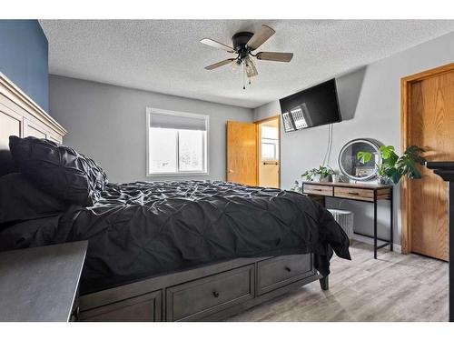 337 Strathford Boulevard, Strathmore, AB - Indoor Photo Showing Bedroom