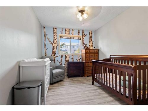 337 Strathford Boulevard, Strathmore, AB - Indoor Photo Showing Bedroom