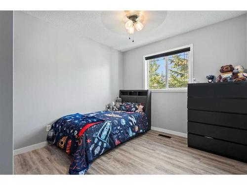 337 Strathford Boulevard, Strathmore, AB - Indoor Photo Showing Bedroom