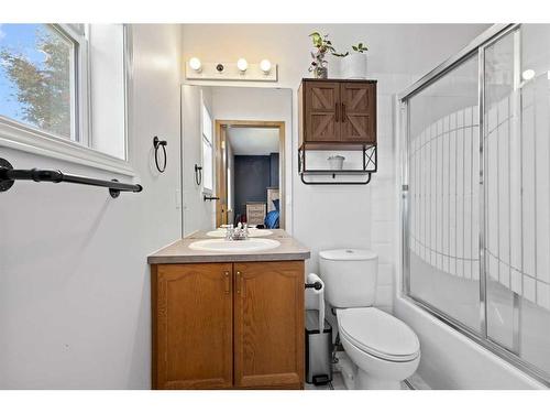 337 Strathford Boulevard, Strathmore, AB - Indoor Photo Showing Bathroom