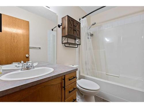 337 Strathford Boulevard, Strathmore, AB - Indoor Photo Showing Bathroom