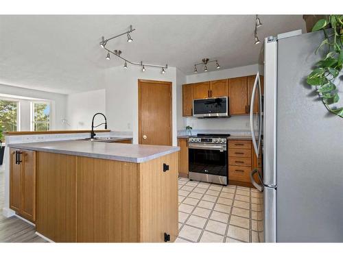 337 Strathford Boulevard, Strathmore, AB - Indoor Photo Showing Kitchen