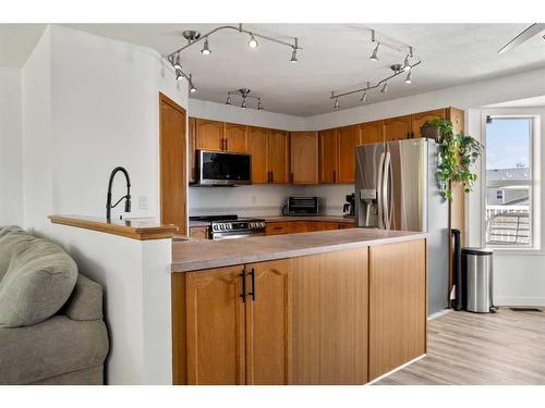 337 Strathford Boulevard, Strathmore, AB - Indoor Photo Showing Kitchen