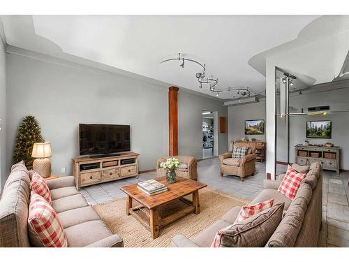 5060 49 Avenue, Stavely, AB - Indoor Photo Showing Living Room