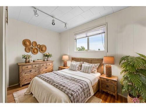 5060 49 Avenue, Stavely, AB - Indoor Photo Showing Bedroom