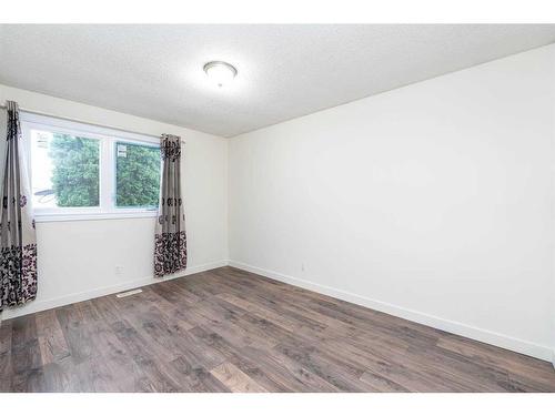 1027 Pinecliff Drive Ne, Calgary, AB - Indoor Photo Showing Other Room