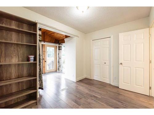 1027 Pinecliff Drive Ne, Calgary, AB - Indoor Photo Showing Other Room