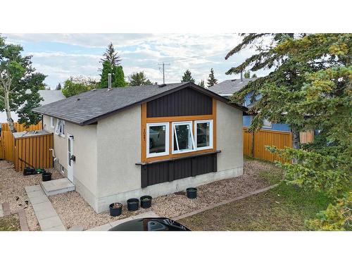 1027 Pinecliff Drive Ne, Calgary, AB - Outdoor