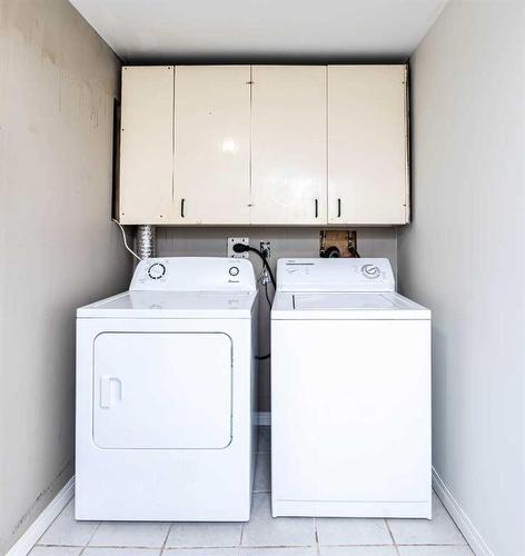 1027 Pinecliff Drive Ne, Calgary, AB - Indoor Photo Showing Laundry Room