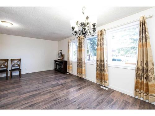 1027 Pinecliff Drive Ne, Calgary, AB - Indoor