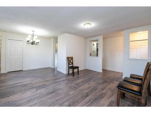 1027 Pinecliff Drive Ne, Calgary, AB - Indoor Photo Showing Living Room