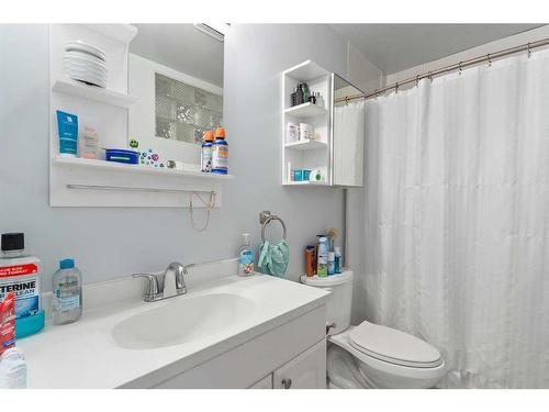 224 Covington Place Ne, Calgary, AB - Indoor Photo Showing Bathroom