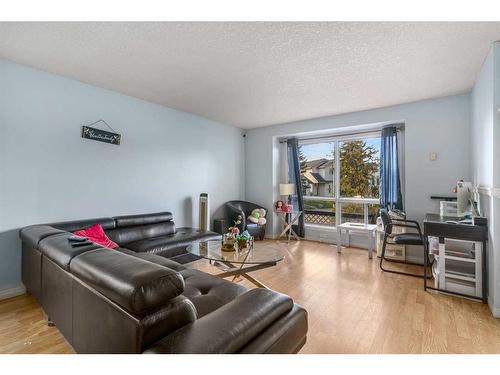 224 Covington Place Ne, Calgary, AB - Indoor Photo Showing Living Room