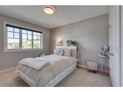 118 Hillside Terrace, Rural Rocky View County, AB - Indoor Photo Showing Bedroom