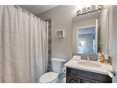 118 Hillside Terrace, Rural Rocky View County, AB - Indoor Photo Showing Bathroom