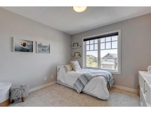 118 Hillside Terrace, Rural Rocky View County, AB - Indoor Photo Showing Bedroom