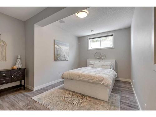 118 Hillside Terrace, Rural Rocky View County, AB - Indoor Photo Showing Bedroom