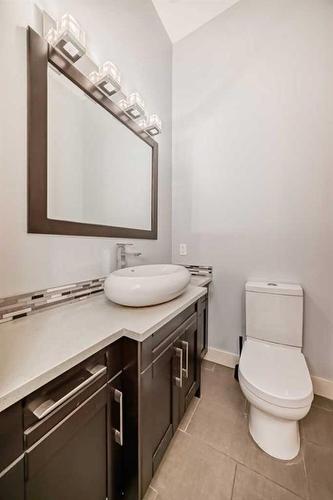 1716 32 Street Sw, Calgary, AB - Indoor Photo Showing Bathroom