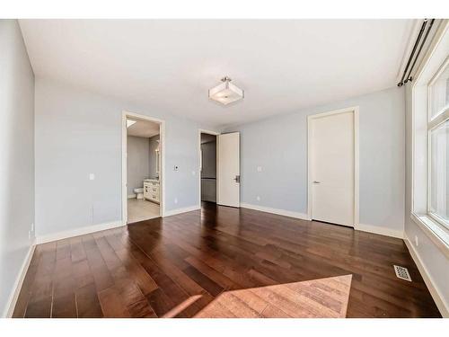 1716 32 Street Sw, Calgary, AB - Indoor Photo Showing Other Room