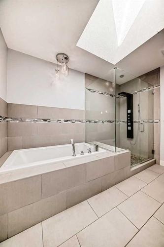 1716 32 Street Sw, Calgary, AB - Indoor Photo Showing Bathroom