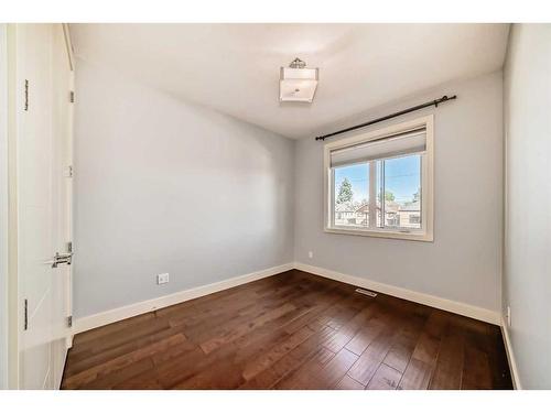 1716 32 Street Sw, Calgary, AB - Indoor Photo Showing Other Room