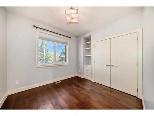 1716 32 Street Sw, Calgary, AB - Indoor Photo Showing Other Room