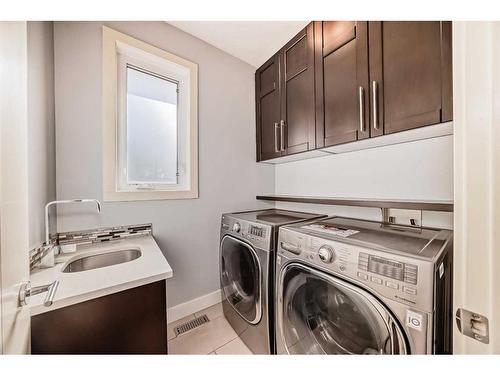 1716 32 Street Sw, Calgary, AB - Indoor Photo Showing Laundry Room