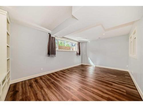 1716 32 Street Sw, Calgary, AB - Indoor Photo Showing Other Room