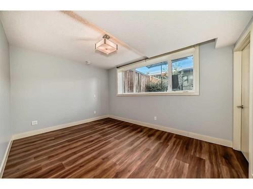 1716 32 Street Sw, Calgary, AB - Indoor Photo Showing Other Room