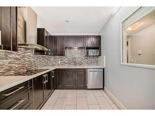 1716 32 Street Sw, Calgary, AB - Indoor Photo Showing Kitchen