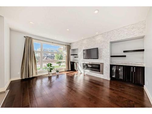 1716 32 Street Sw, Calgary, AB - Indoor Photo Showing Living Room With Fireplace