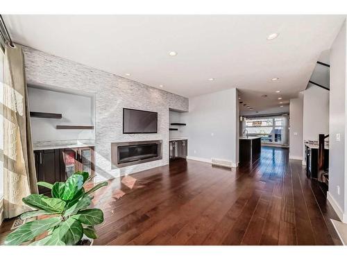 1716 32 Street Sw, Calgary, AB - Indoor Photo Showing Living Room With Fireplace