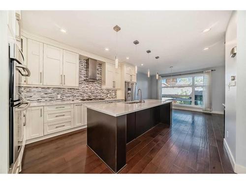 1716 32 Street Sw, Calgary, AB - Indoor Photo Showing Kitchen With Upgraded Kitchen