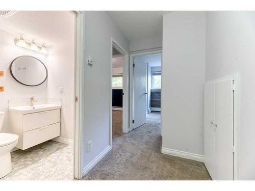 3-814 4A Street Ne, Calgary, AB - Indoor Photo Showing Bathroom