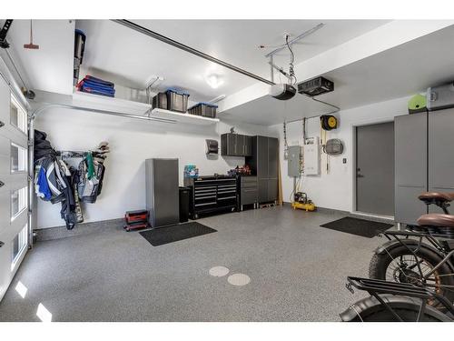 229 Greenbriar Common Nw, Calgary, AB - Indoor Photo Showing Garage