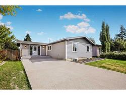 10604 Oakmoor Way SW Calgary, AB T2W 2H8