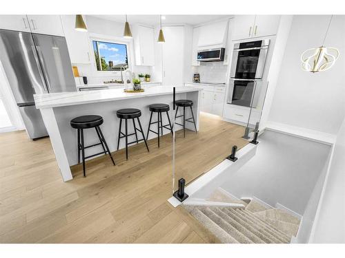 10604 Oakmoor Way Sw, Calgary, AB - Indoor Photo Showing Kitchen