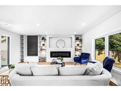 10604 Oakmoor Way Sw, Calgary, AB - Indoor Photo Showing Living Room With Fireplace