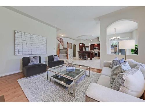 133 Tusslewood Heights Nw, Calgary, AB - Indoor Photo Showing Living Room