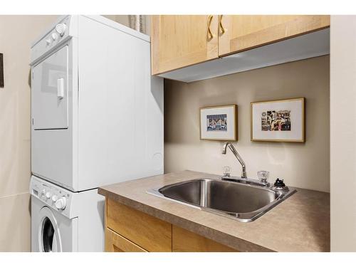 102-3 Aspen Glen, Canmore, AB - Indoor Photo Showing Laundry Room