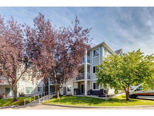 3101-3101 Valleyview Park Se, Calgary, AB - Outdoor With Facade