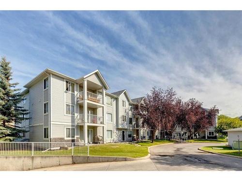 3101-3101 Valleyview Park Se, Calgary, AB - Outdoor With Facade