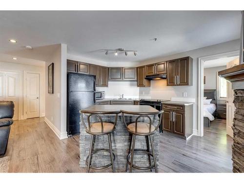 3101-3101 Valleyview Park Se, Calgary, AB - Indoor Photo Showing Kitchen