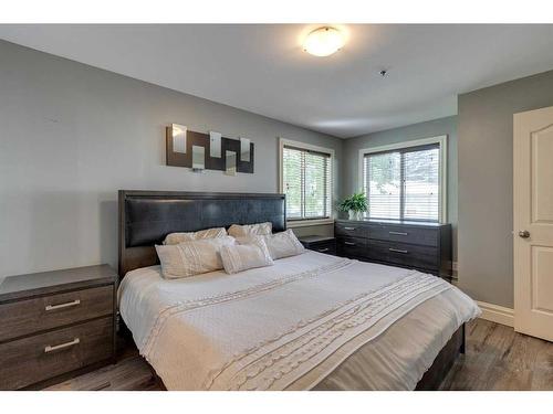 3101-3101 Valleyview Park Se, Calgary, AB - Indoor Photo Showing Bedroom