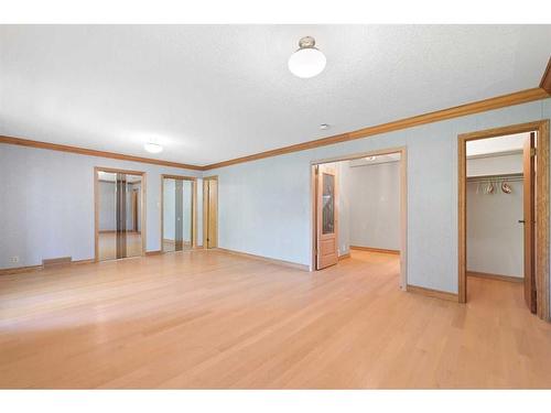 32 Bowbank Crescent Nw, Calgary, AB - Indoor Photo Showing Other Room