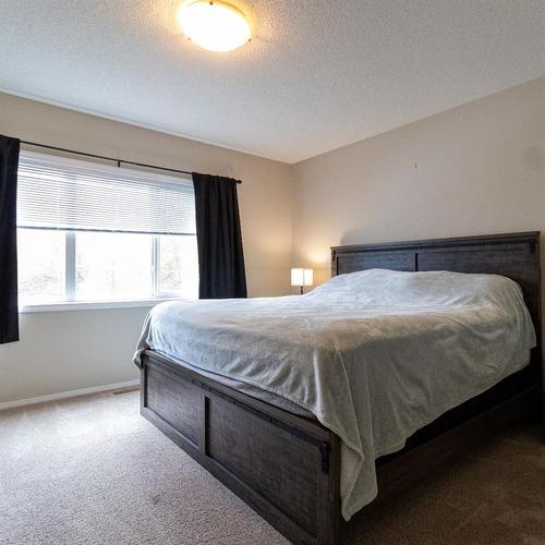 198 Sunset Heights, Cochrane, AB - Indoor Photo Showing Bedroom