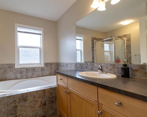 198 Sunset Heights, Cochrane, AB - Indoor Photo Showing Bathroom