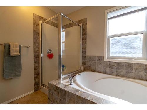 198 Sunset Heights, Cochrane, AB - Indoor Photo Showing Bathroom