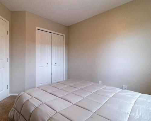 198 Sunset Heights, Cochrane, AB - Indoor Photo Showing Bedroom