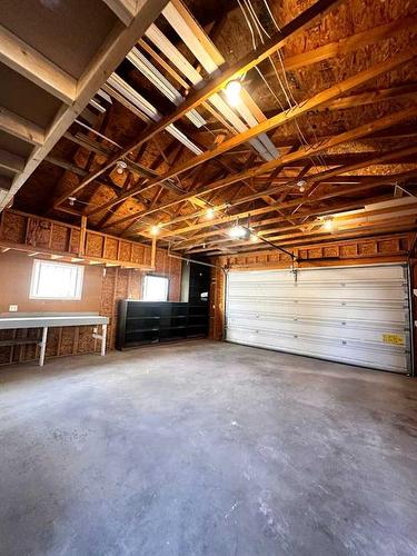 1435 42 Street Ne, Calgary, AB - Indoor Photo Showing Garage